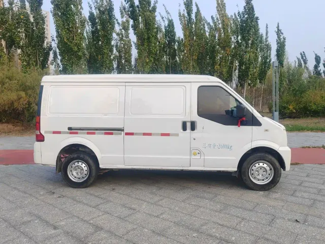 Ruichi New Energy EC35 — Фото автомобиля 4