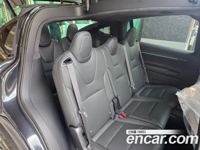 Tesla Model X — Фото автомобиля 3