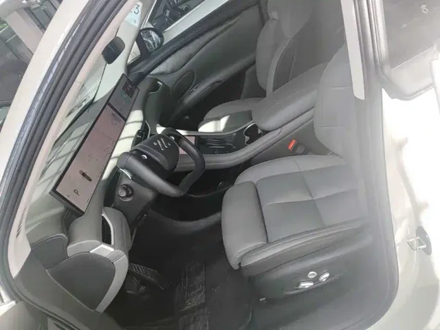 IM Motors LS6 — Фото автомобиля 14