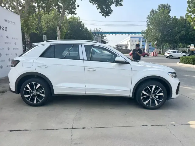 Volkswagen T-Roc — Фото автомобиля 3