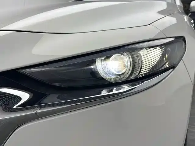 Mazda Axela — Фото автомобиля 17