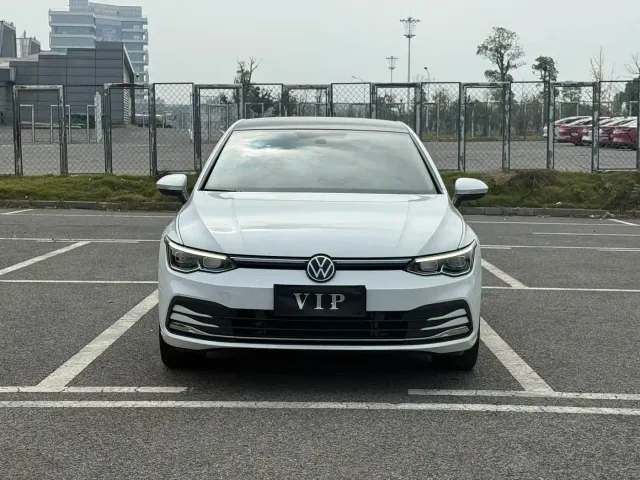Volkswagen Golf — Фото автомобиля 2