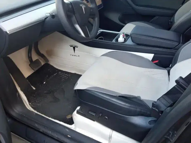 Tesla Model Y — Фото автомобиля 9