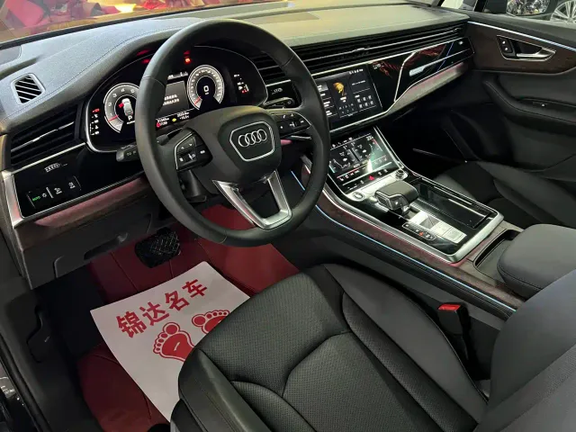 Audi Q7 — Фото автомобиля 4