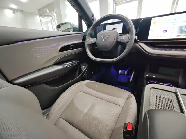 Hongqi EH7 — Фото автомобиля 4