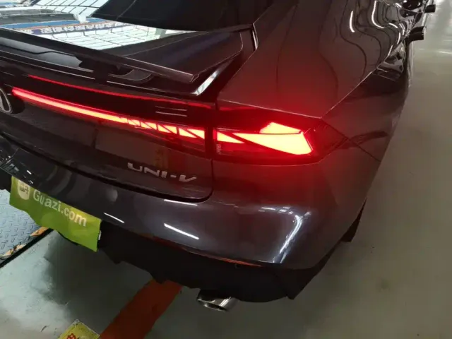 Changan UNI-V — Фото автомобиля 7