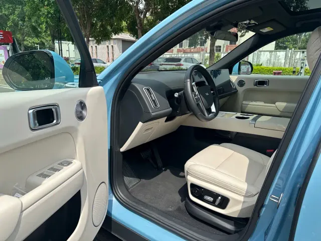 Li Auto L7 — Фото автомобиля 4