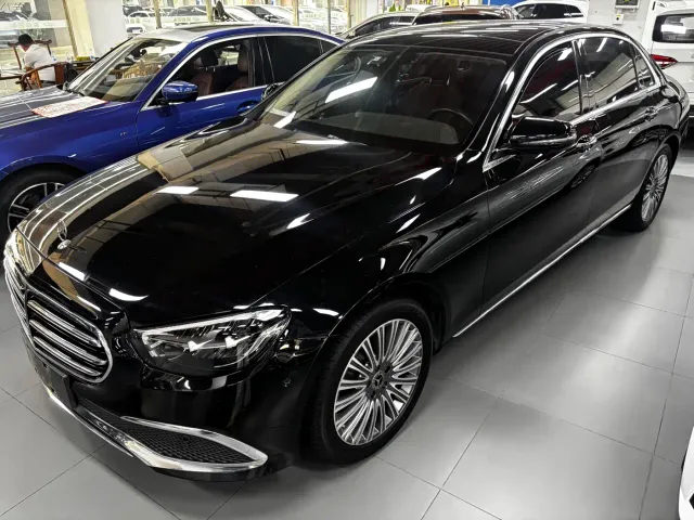 Фотография автомобиля — Mercedes-Benz E-Class
