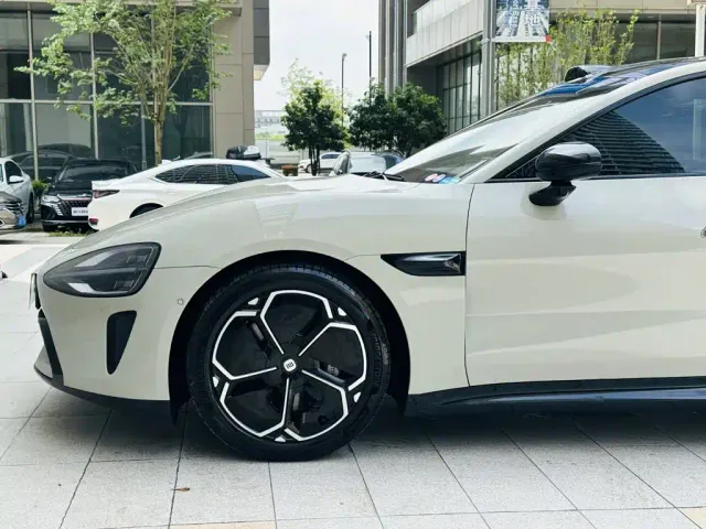 Xiaomi SU7 — Фото автомобиля 21