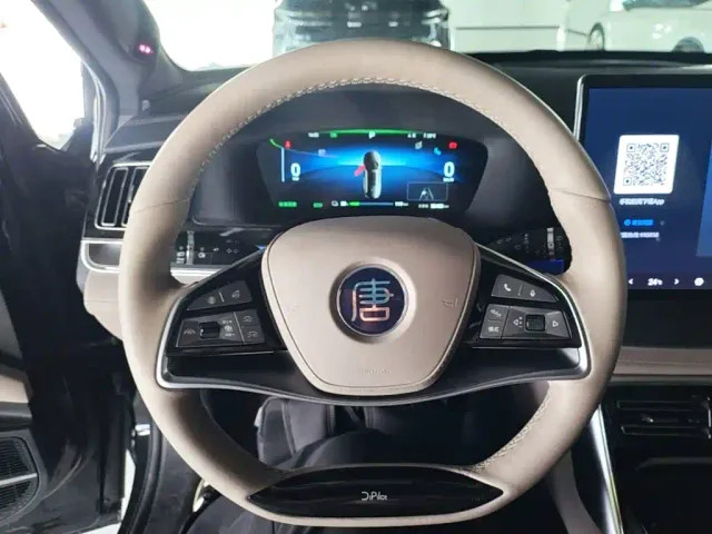 BYD Tang — Фото автомобиля 10
