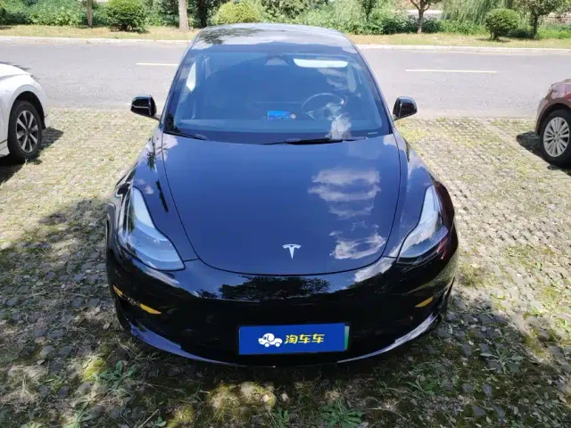 Tesla Model 3 — Фото автомобиля 2