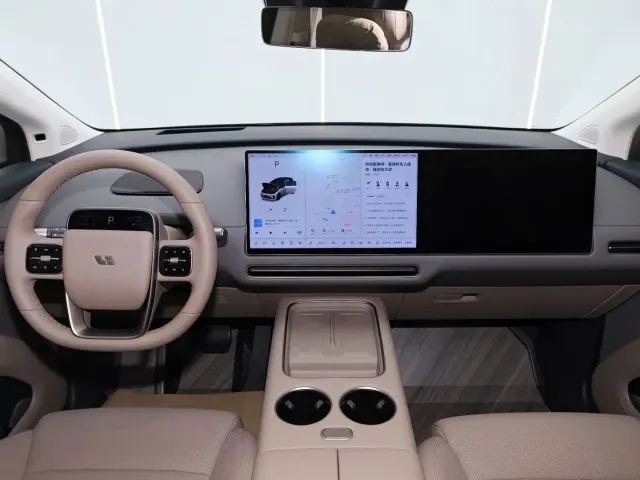 Li Auto i8 — Фото автомобиля 11