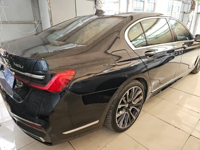 BMW 7 Series — Фото автомобиля 12