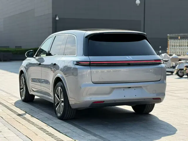 Li Auto L8 — Фото автомобиля 6