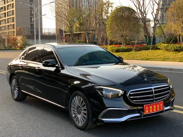 Mercedes-Benz E-Class — Фото автомобиля 3