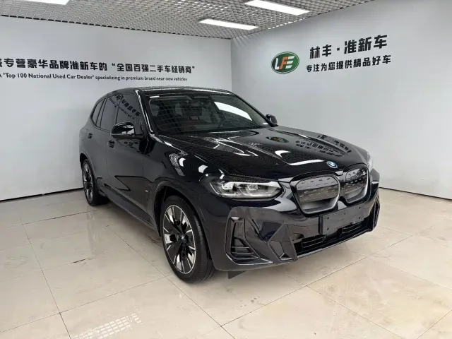 BMW iX3 — Фото автомобиля 4