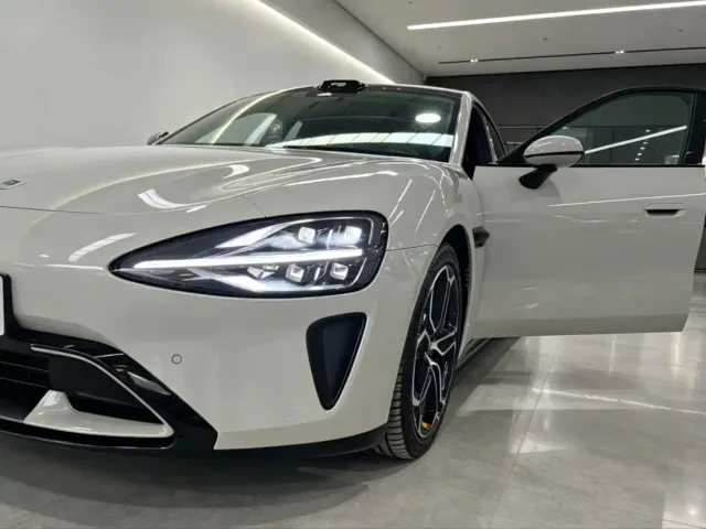 Xiaomi SU7 — Фото автомобиля 4