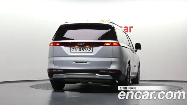 Kia Carnival Generation 4 — Фото автомобиля 4