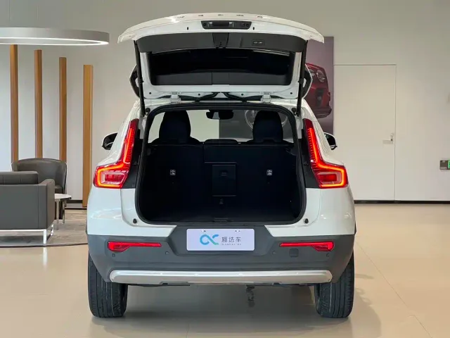 Volvo XC40 — Фото автомобиля 16