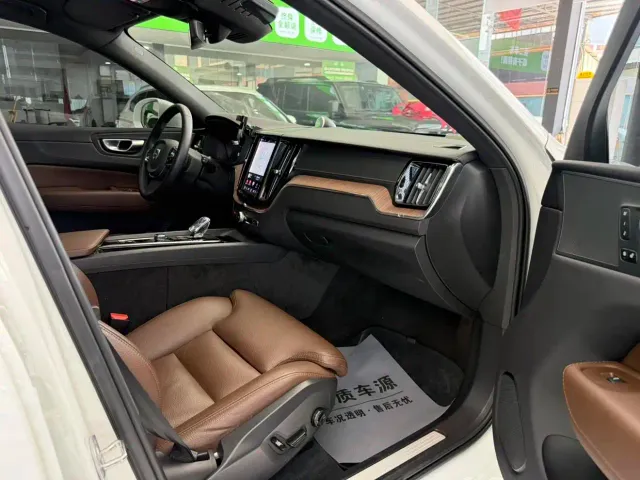 Volvo XC60 — Фото автомобиля 16