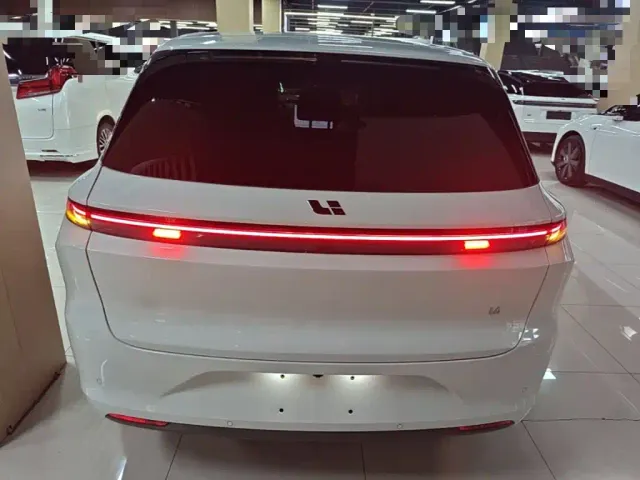 Li Auto L6 — Фото автомобиля 5