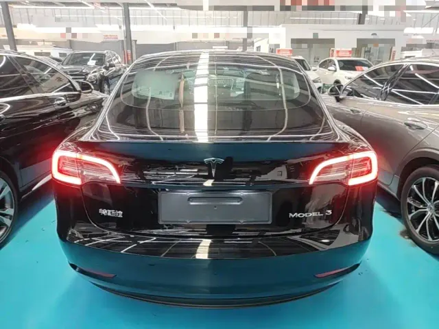 Tesla Model 3 — Фото автомобиля 5
