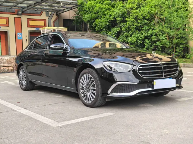 Mercedes-Benz E-Class — Фото автомобиля 3