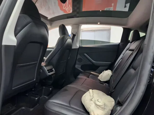 Tesla Model Y — Фото автомобиля 6