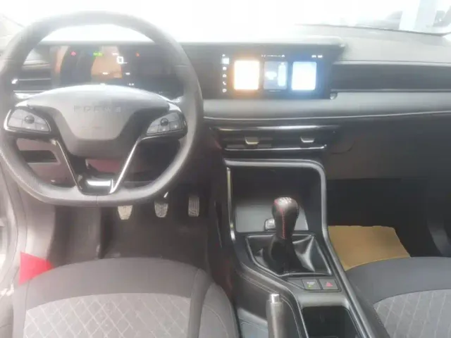 Roewe i5 — Фото автомобиля 9