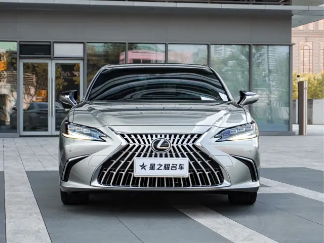 Lexus ES — Фото автомобиля 3