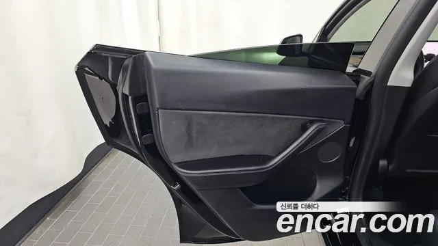 Tesla Model Y — Фото автомобиля 13