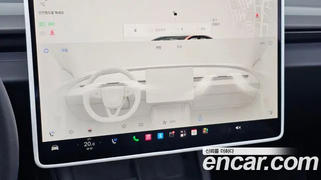 Tesla Model 3 — Фото автомобиля 29