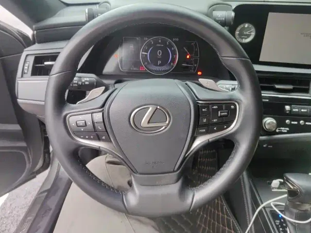 Lexus ES — Фото автомобиля 15