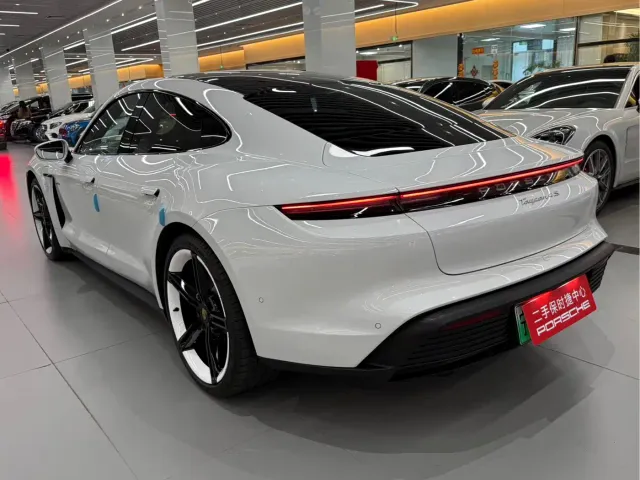 Porsche Taycan — Фото автомобиля 4