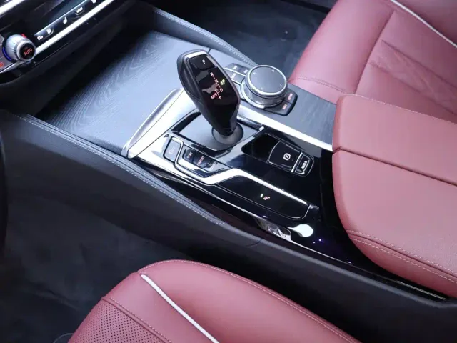 BMW 5 Series — Фото автомобиля 12
