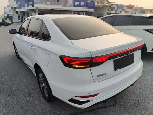 Geely Emgrand — Фото автомобиля 4