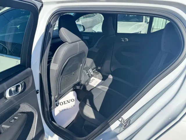 Volvo XC40 — Фото автомобиля 4