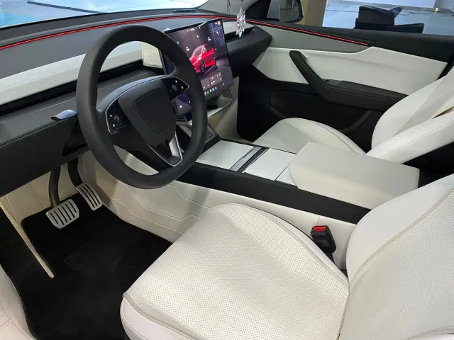 Tesla Model Y — Фото автомобиля 7