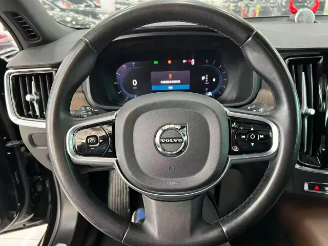 Volvo S90 — Фото автомобиля 12