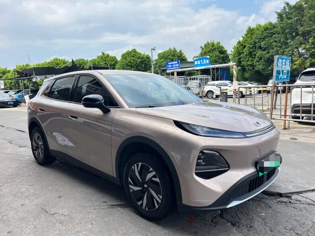 Changan Qiyuan Q05 — Фото автомобиля 3
