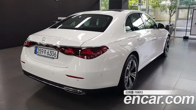 Mercedes-Benz E-Class — Фото автомобиля 5
