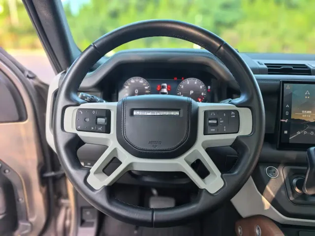 Land Rover Defender — Фото автомобиля 15