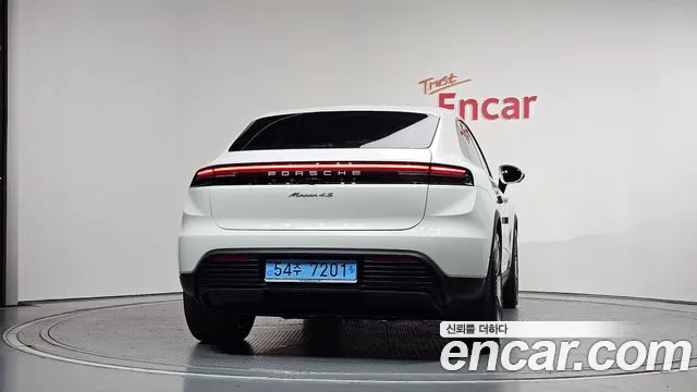 Porsche Macan — Фото автомобиля 4