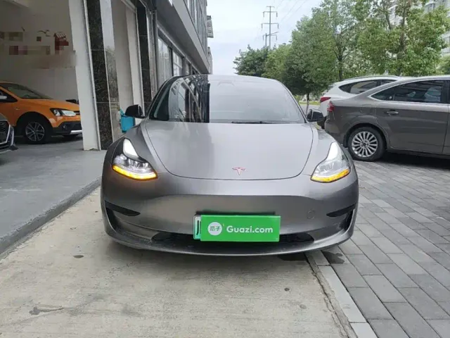 Tesla Model 3 — Фото автомобиля 2