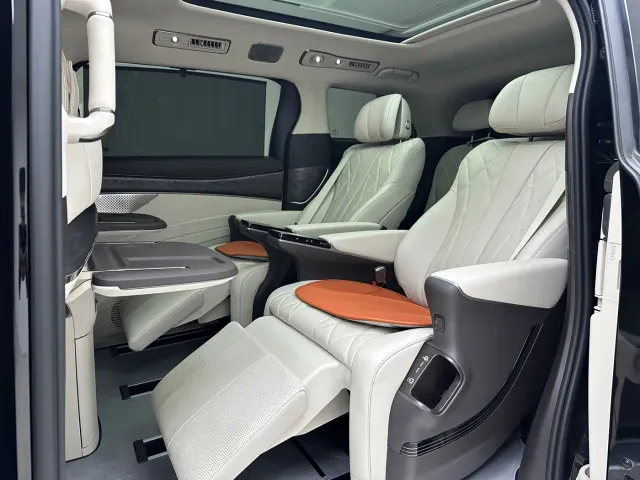 Denza D9 — Фото автомобиля 6