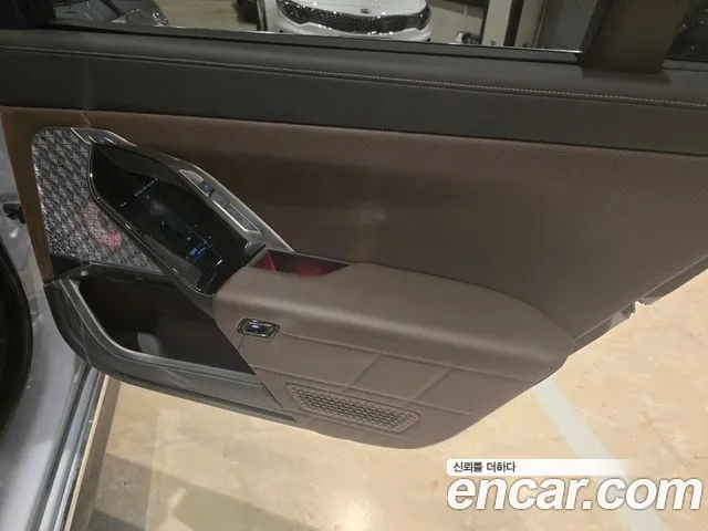 BMW 7 Series G70 — Фото автомобиля 13