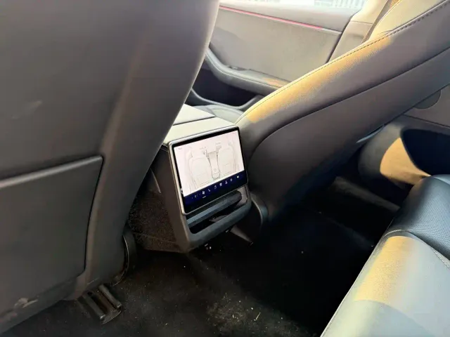 Tesla Model 3 — Фото автомобиля 10