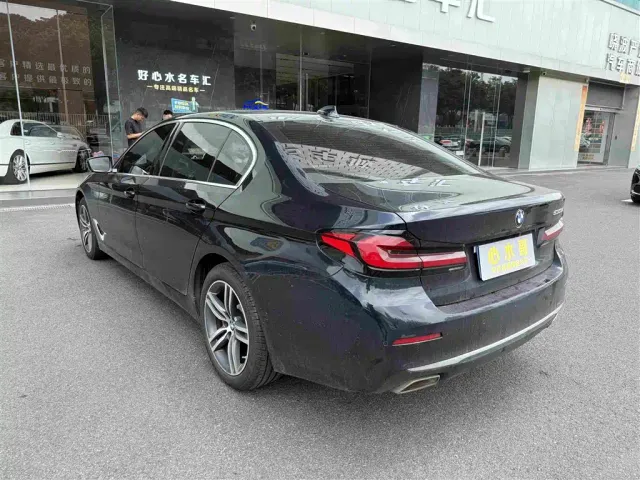 BMW 5 Series — Фото автомобиля 5