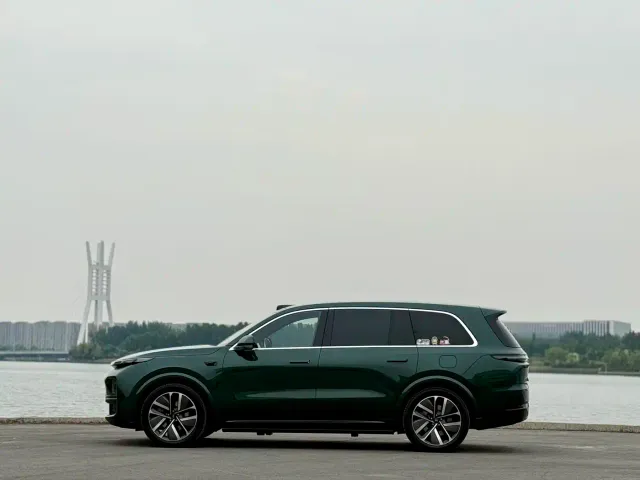 Li Auto L9 — Фото автомобиля 11