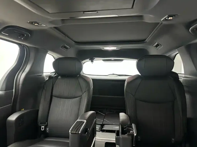 Toyota Sienna — Фото автомобиля 11
